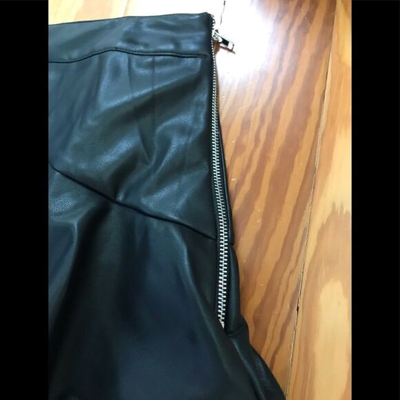 NWT En Saison Faux Leather Skirt - Picture 3 of 6